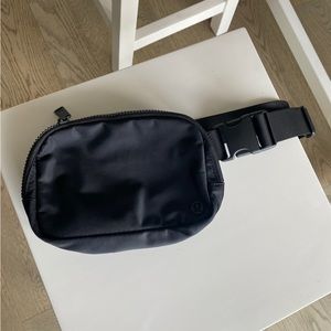 NWOT Black Everyday Belt Bag 1L